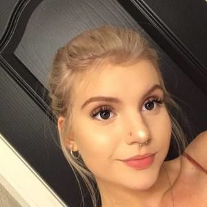 Meet your Posher, Alexis